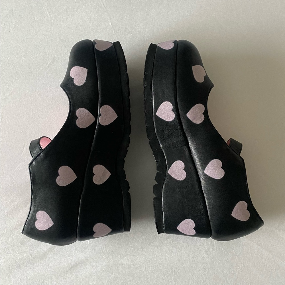 hot topic black and pink heart strap platform maryjane heels